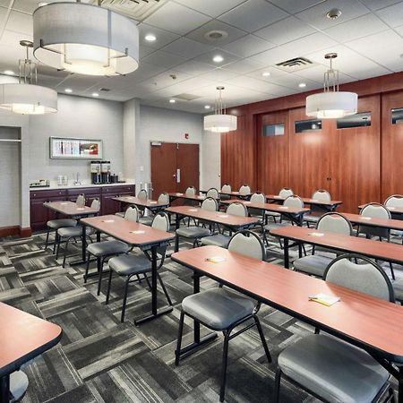 Hampton Inn Louisville Northeast Exteriör bild