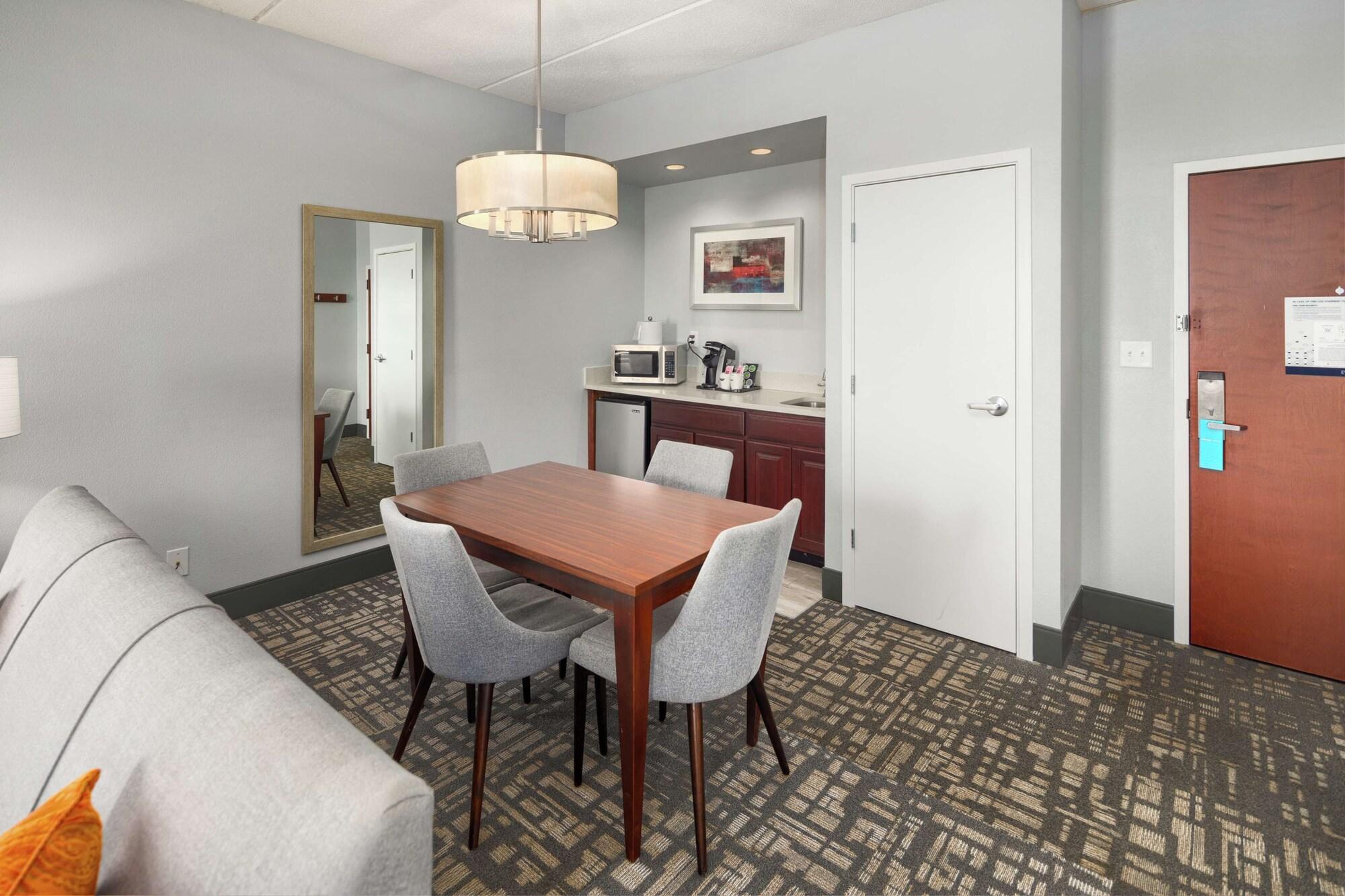 Hampton Inn Louisville Northeast Exteriör bild