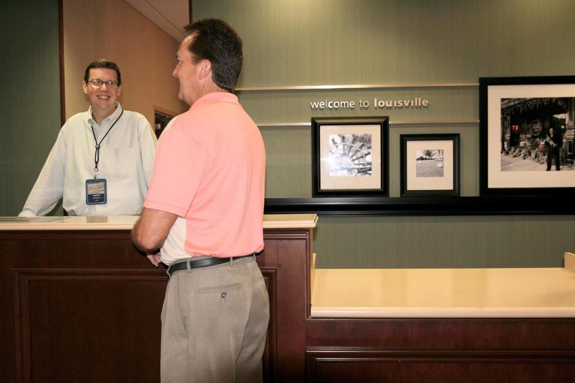 Hampton Inn Louisville Northeast Inreriör bild