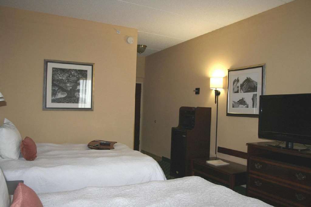 Hampton Inn Louisville Northeast Rum bild