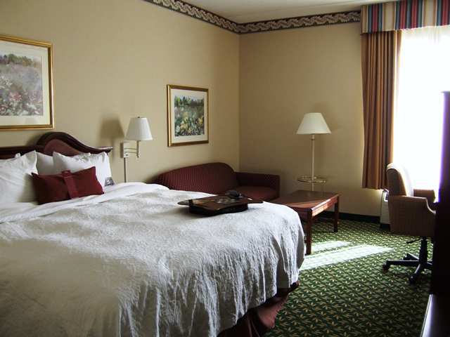 Hampton Inn Louisville Northeast Rum bild